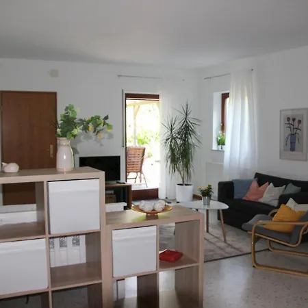 Ellis Garden Apartment